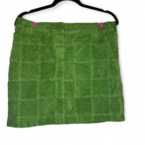 Ann Taylor Loft size 4 four green corduroy mini skirt with a back zipper